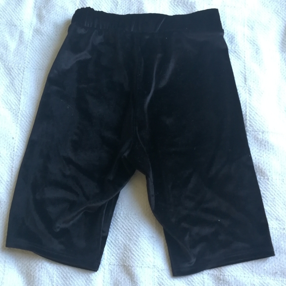 UO Velvet High-Rise Bike Short - Picture 5 of 7